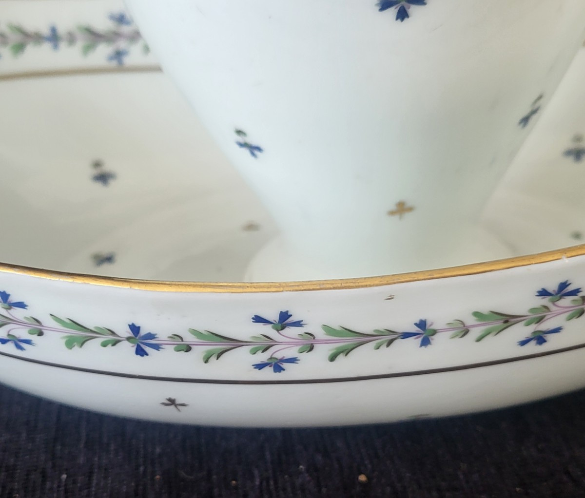 Service  de toilette  porcelaine  au barbeau époque Louis XVI fin XVIII e -photo-4