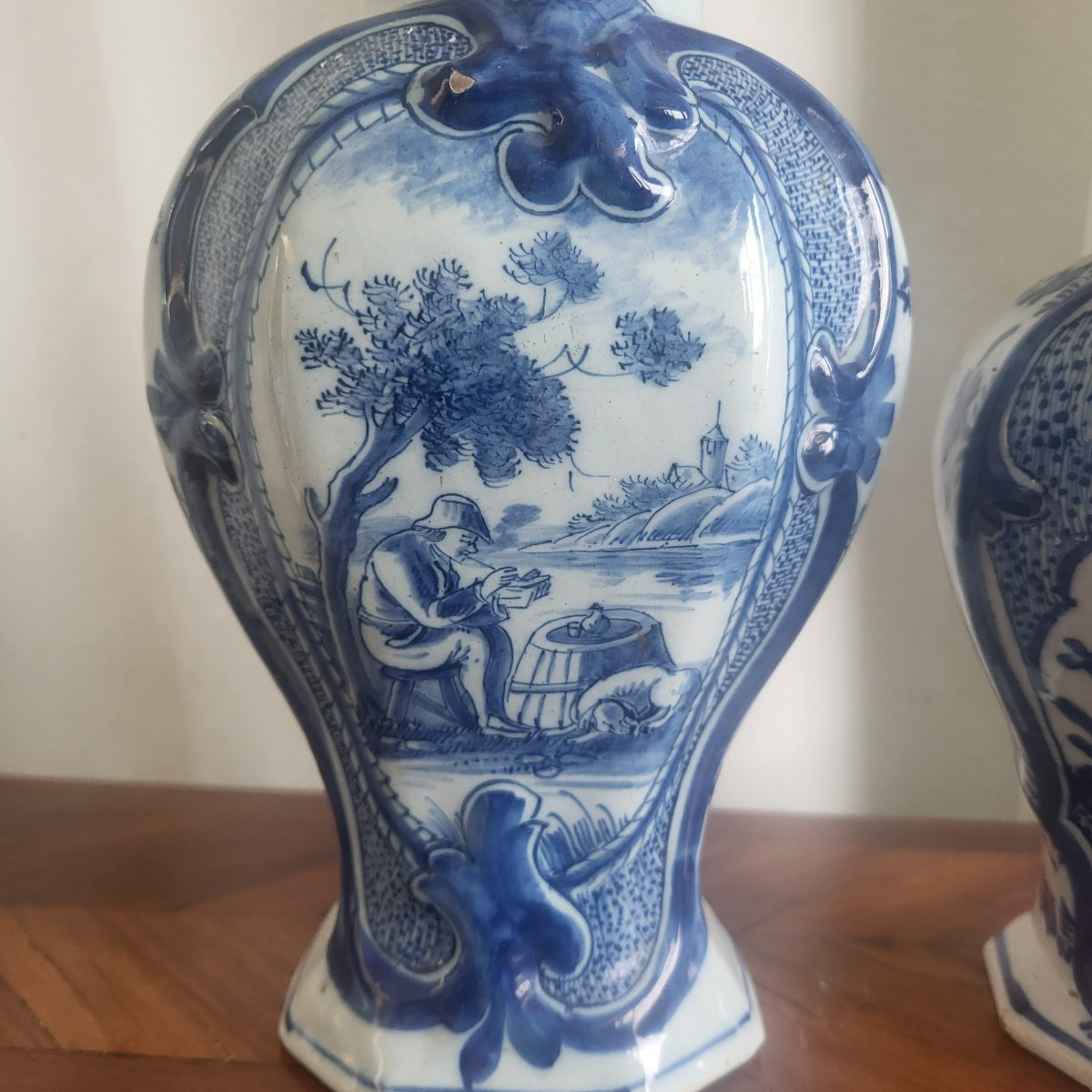 Two Delft Vases, 18th/19th Century -photo-1