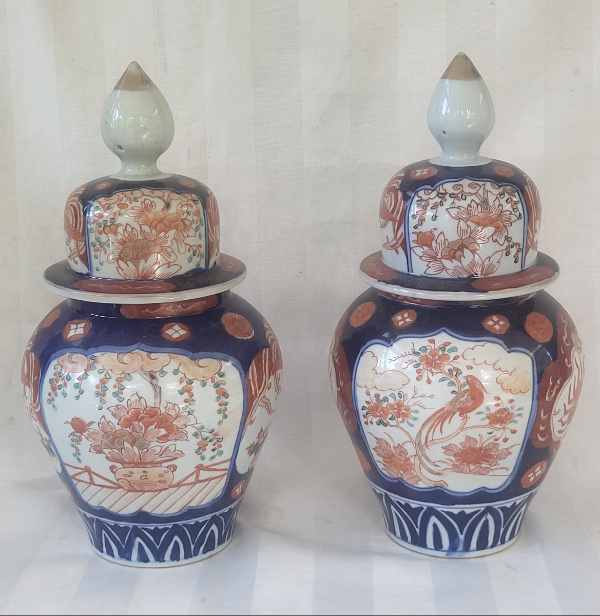Pair Of Imari Porcelain Potiches 19th Century H35cm