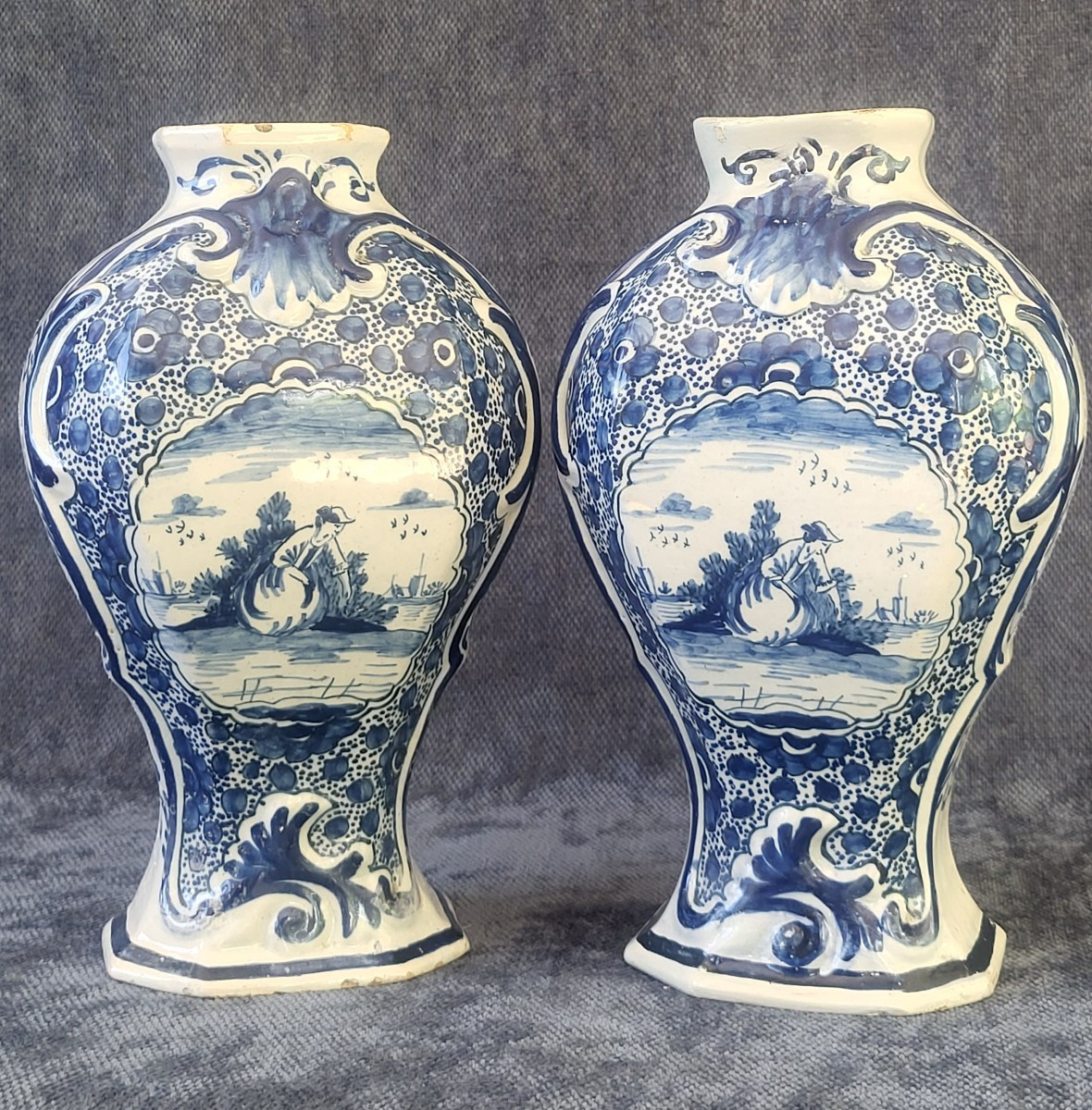 Paire de vases balustre Delft époque XVIII e 