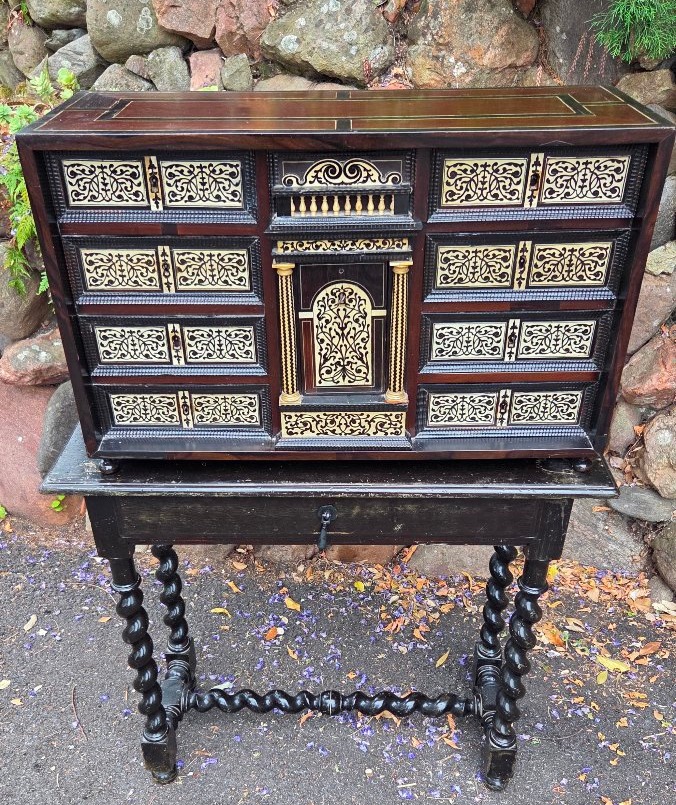 Cabinet marqueterie Italie époque XVII e siècle 