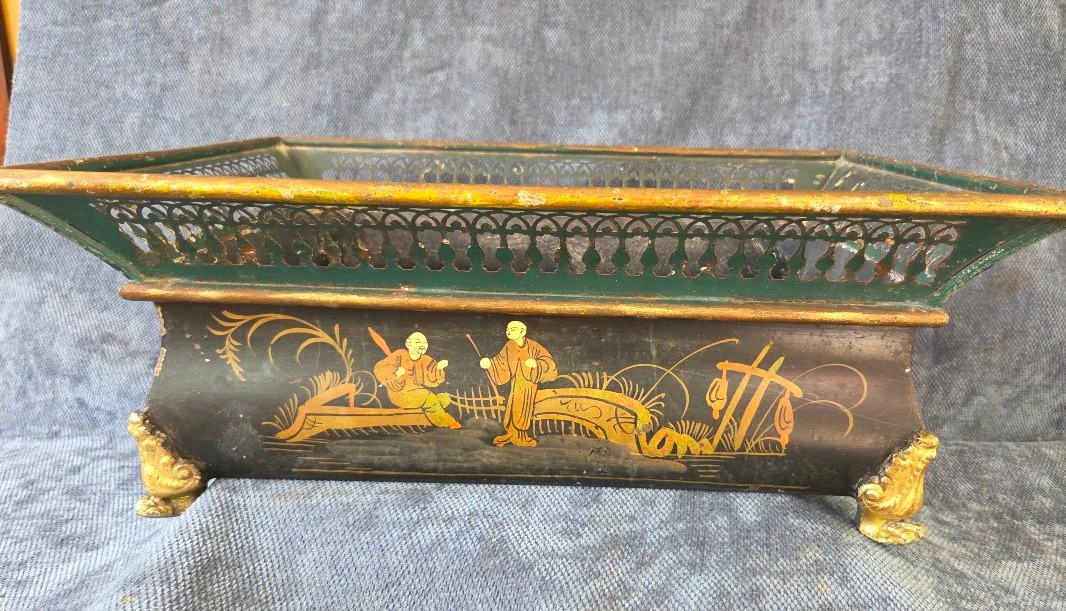 Early 19th-century Painted Sheet Metal Planter And Centerpiece 