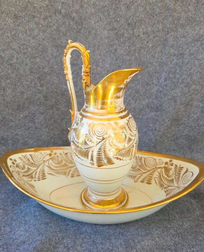 19th-century Empire-era Parisian Porcelain Ewer Toilet Set -photo-4