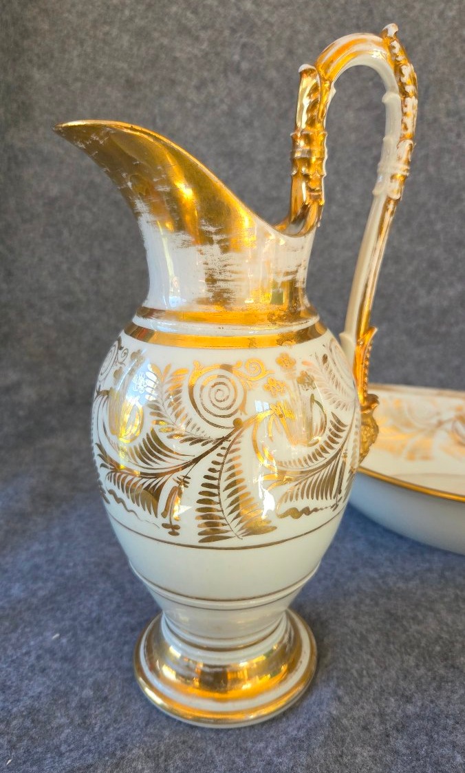 19th-century Empire-era Parisian Porcelain Ewer Toilet Set -photo-1