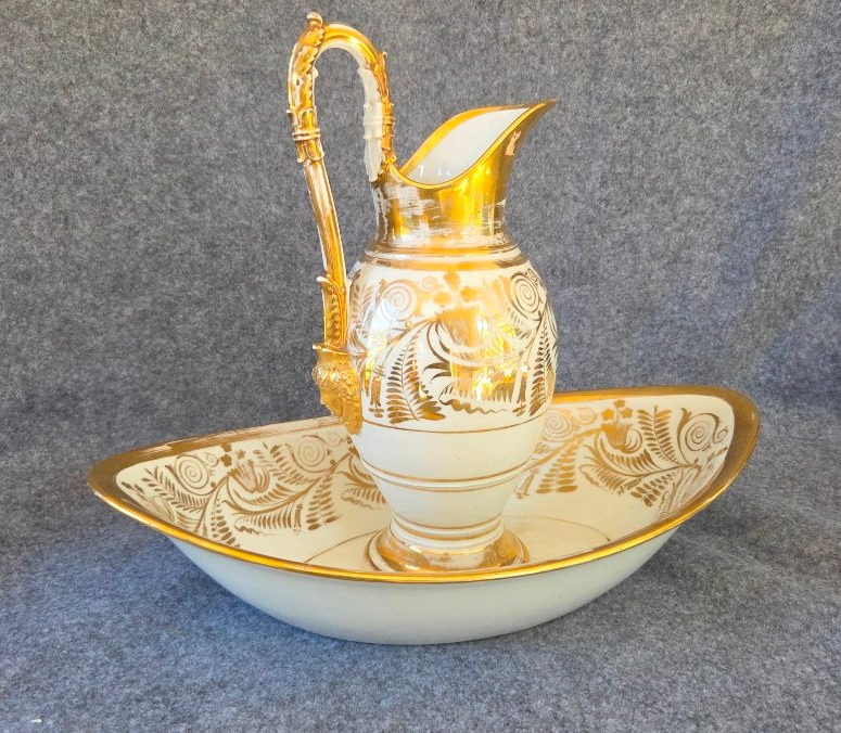 19th-century Empire-era Parisian Porcelain Ewer Toilet Set -photo-4