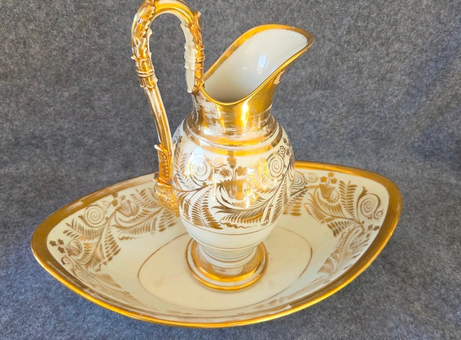 19th-century Empire-era Parisian Porcelain Ewer Toilet Set -photo-7