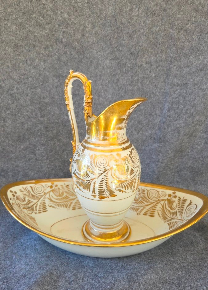 19th-century Empire-era Parisian Porcelain Ewer Toilet Set -photo-8