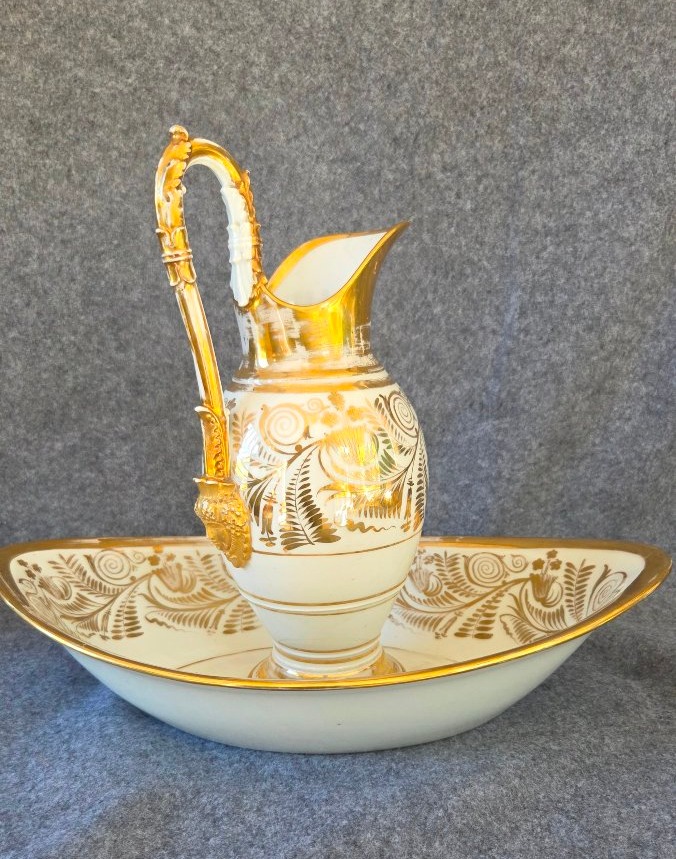 19th-century Empire-era Parisian Porcelain Ewer Toilet Set 