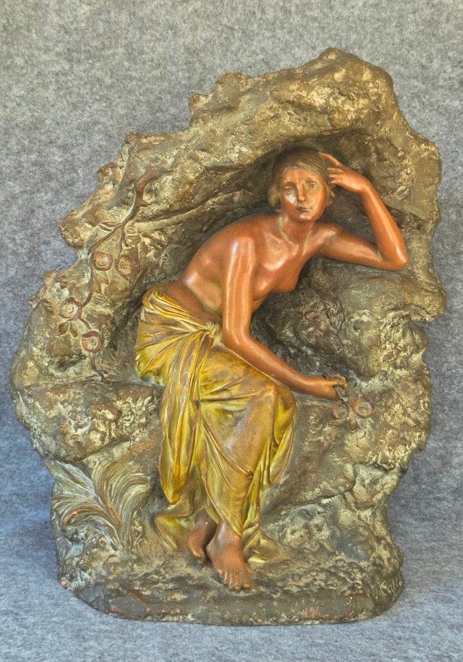 Grande  terre cuit  Art Nouveau  époque 1900 signée Julien Caussé