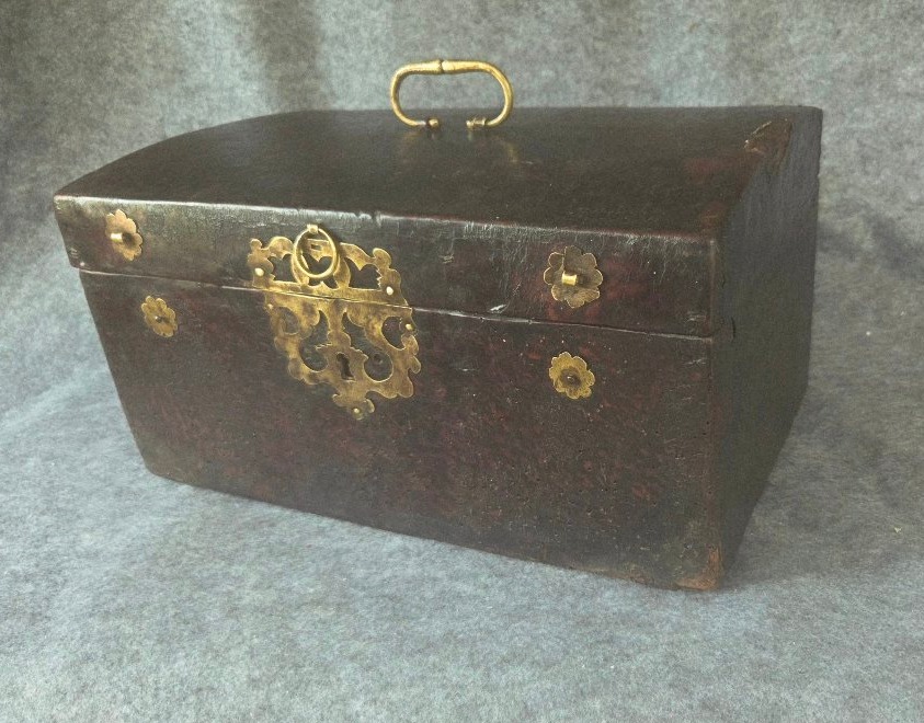 Small Louis XIV-era Travel Chest From The Late 17th Century-photo-3