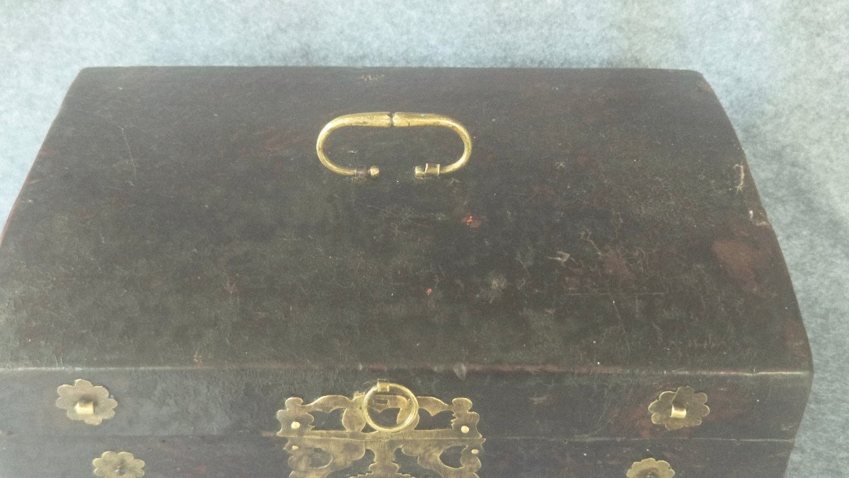 Small Louis XIV-era Travel Chest From The Late 17th Century-photo-6