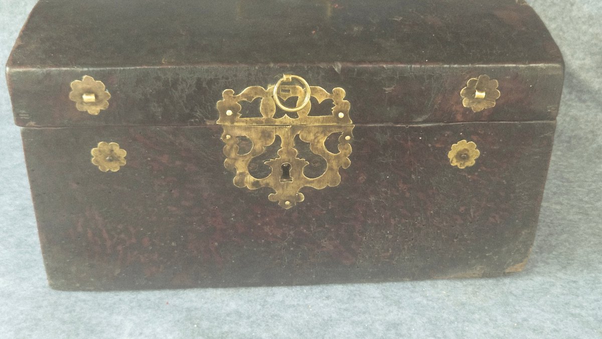 Small Louis XIV-era Travel Chest From The Late 17th Century-photo-7