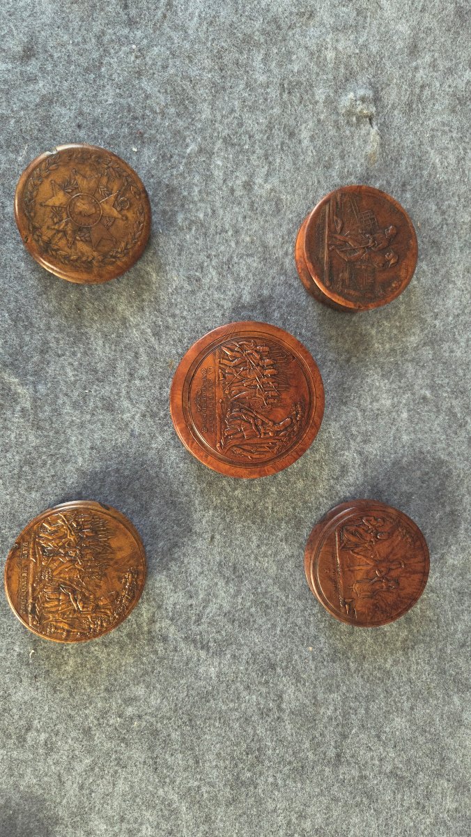 Ensemble  de  cinq boîtes  à pillules  Hommage à Napoléon  c.1830-photo-7
