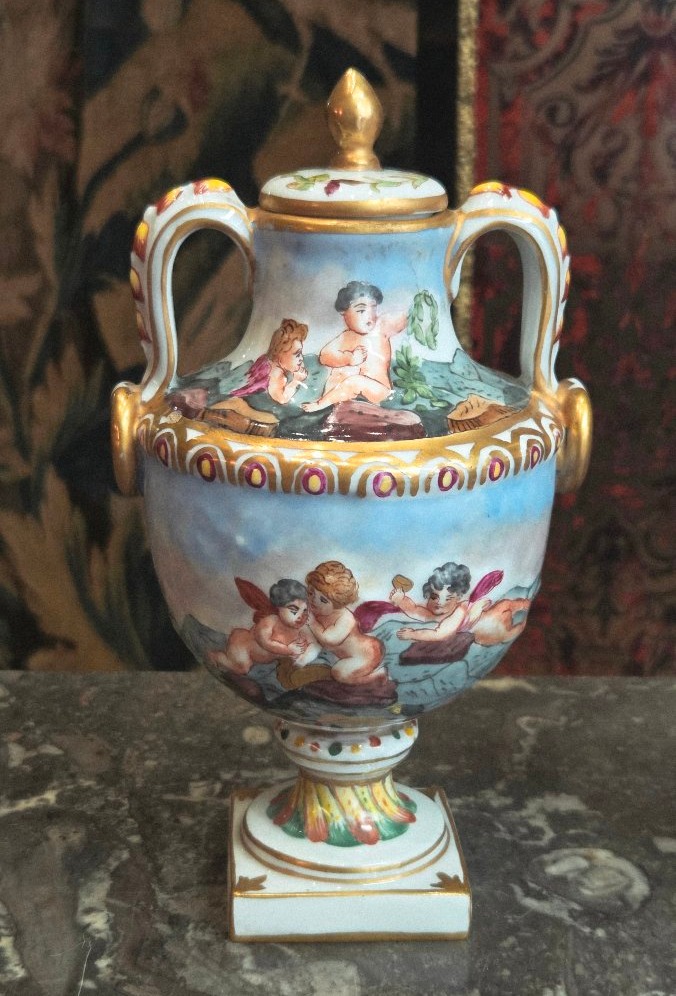 Paire de vases couverts Capodimonte  époque XIXe siècle -photo-2