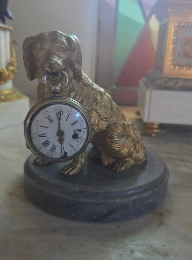 Porte montre Bronze Doré Représentant Un épagneul  époque début XIXe