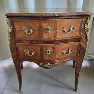 Commode Sauteuse  Estampillée  F Reizell Jme époque Louis XV  XVIII E