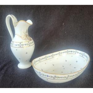 Service  de toilette  porcelaine  au barbeau époque Louis XVI fin XVIII e 