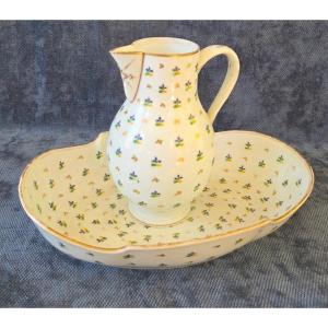 Service de toilette porcelaine au barbeau époque XVIIIe