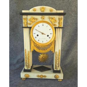 Pendule portique Prouvarelle à Paris époque Directoire/début XIXe