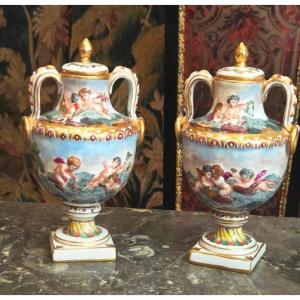 Paire de vases couverts Capodimonte époque XIXe siècle