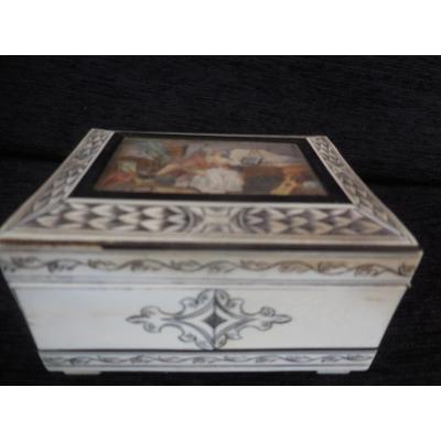 Box In Ivory Engraved And Decorated Nineteenth Time