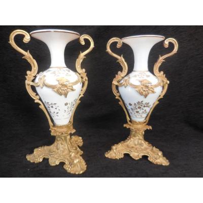 Paire De Vases Opaline  Monture Bronze Doré époque Napoléon III  XIXe H 27cm