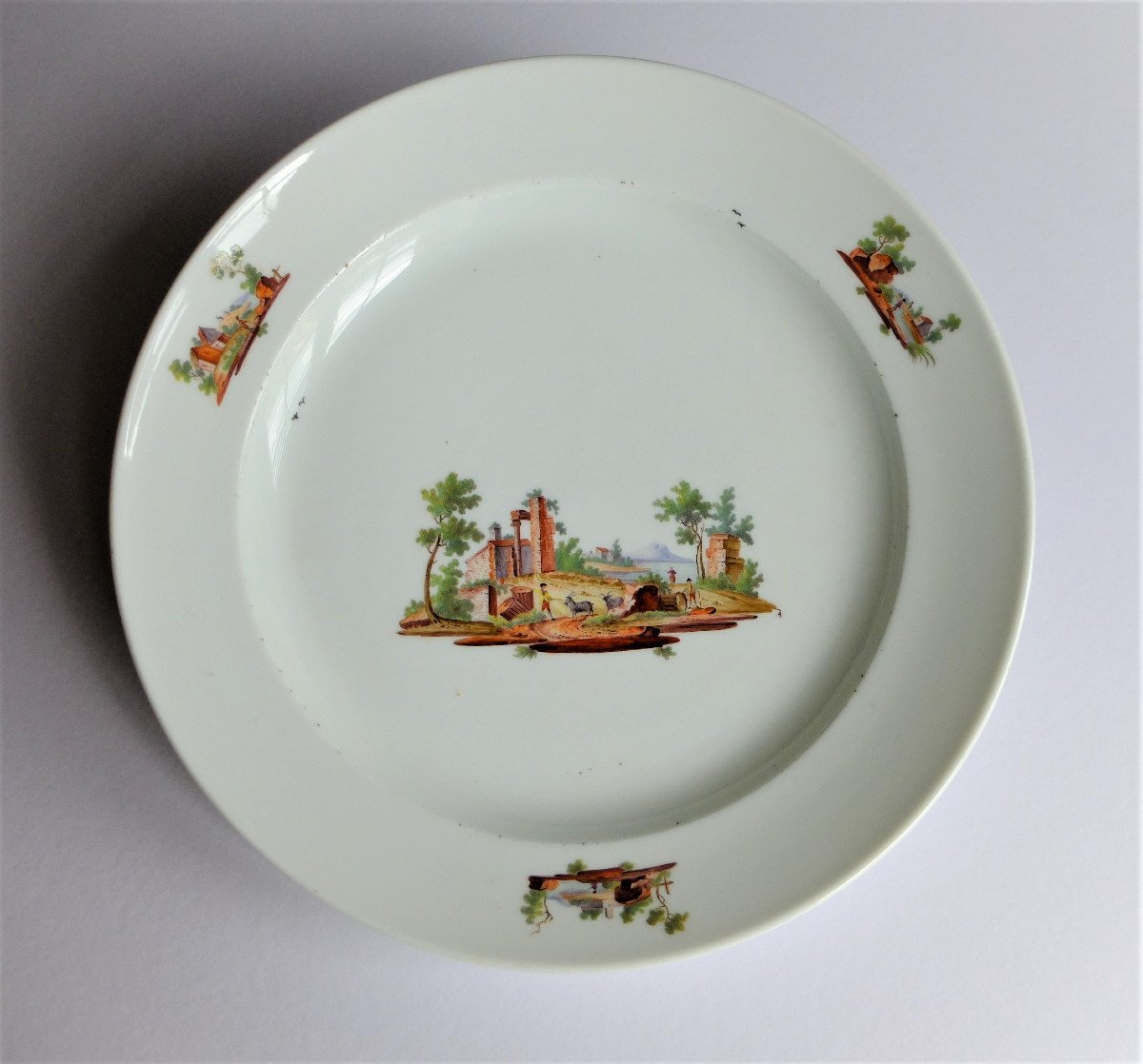 Niderviller 18ème Siècle, Plat En Porcelaine Décors De Paysages