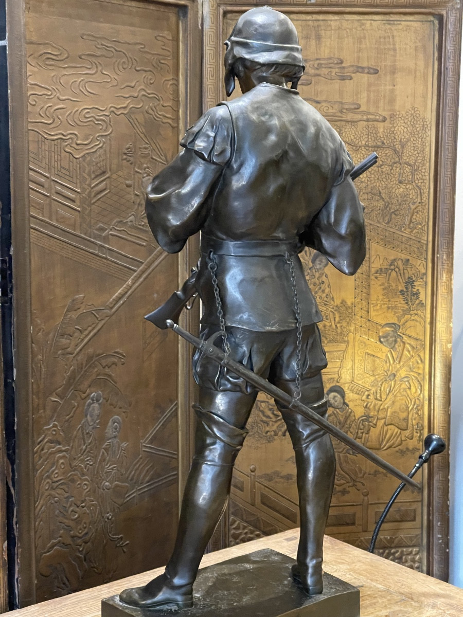 Grande sculpture en bronze " Soldat au mousquet " de Picault-photo-3