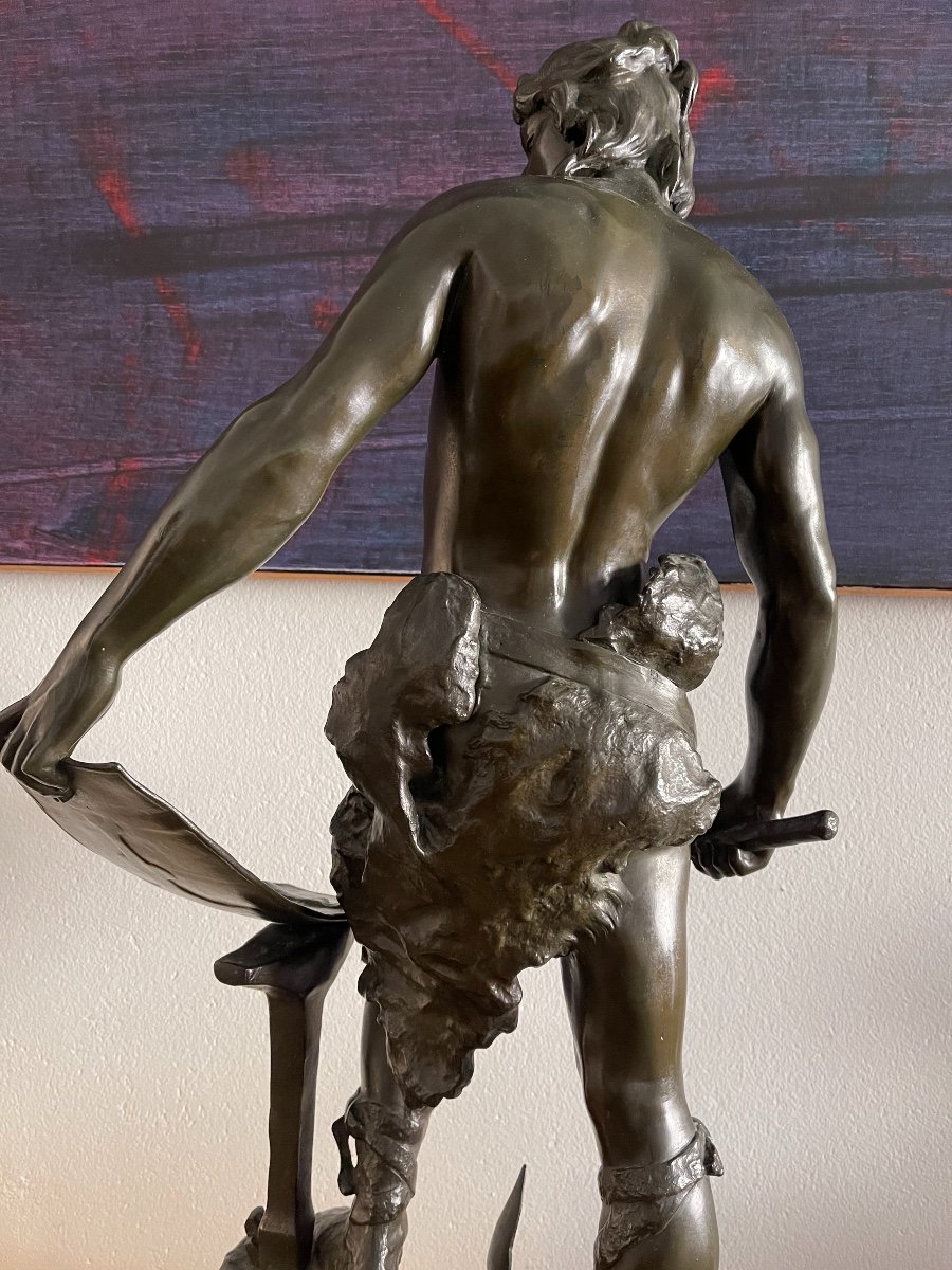 Sculpture En Bronze "Guerrier gaulois forgeant ses armes"-photo-2