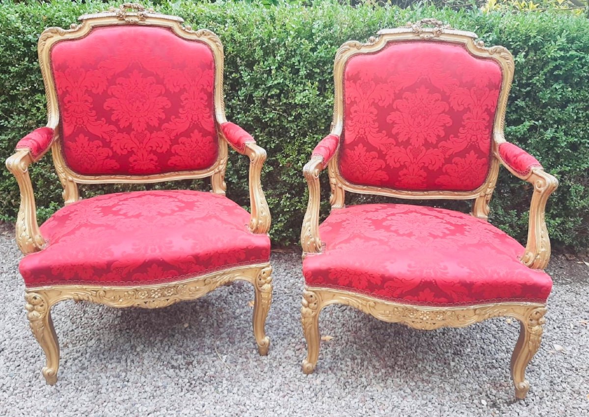 PAIRE DE FAUTEUILS D APPARAT EN BOIS DORE