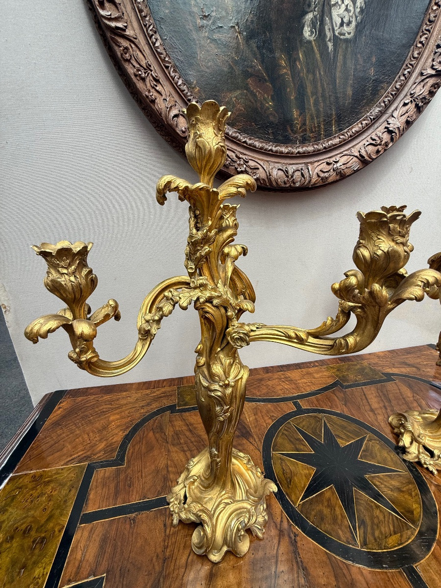 PAIRE DE CANDELABRES EN BRONZE CISELE ET DORE  XIX e -photo-1