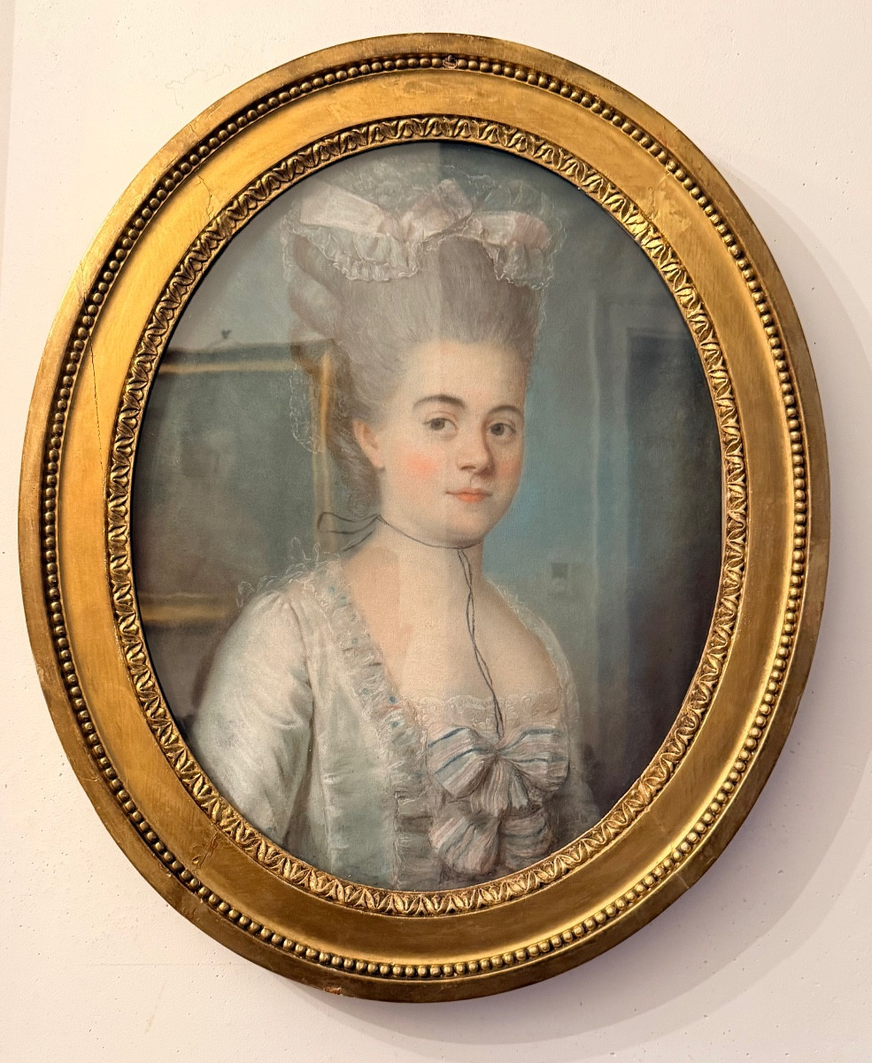 Framed Oval Pastel 18 Eme