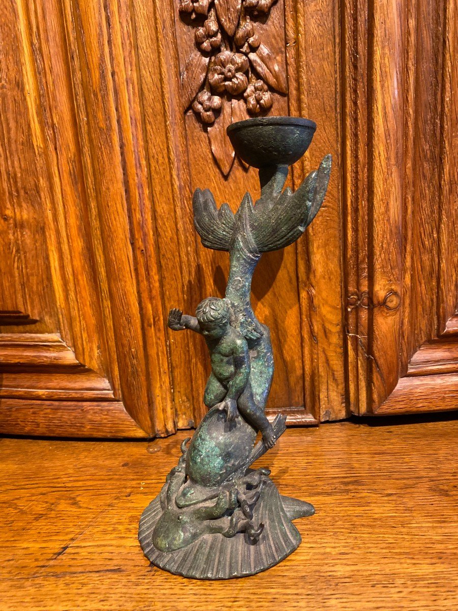 Un Bougeoir En Bronze Avec Dauphin Et Angelot, 19ème 