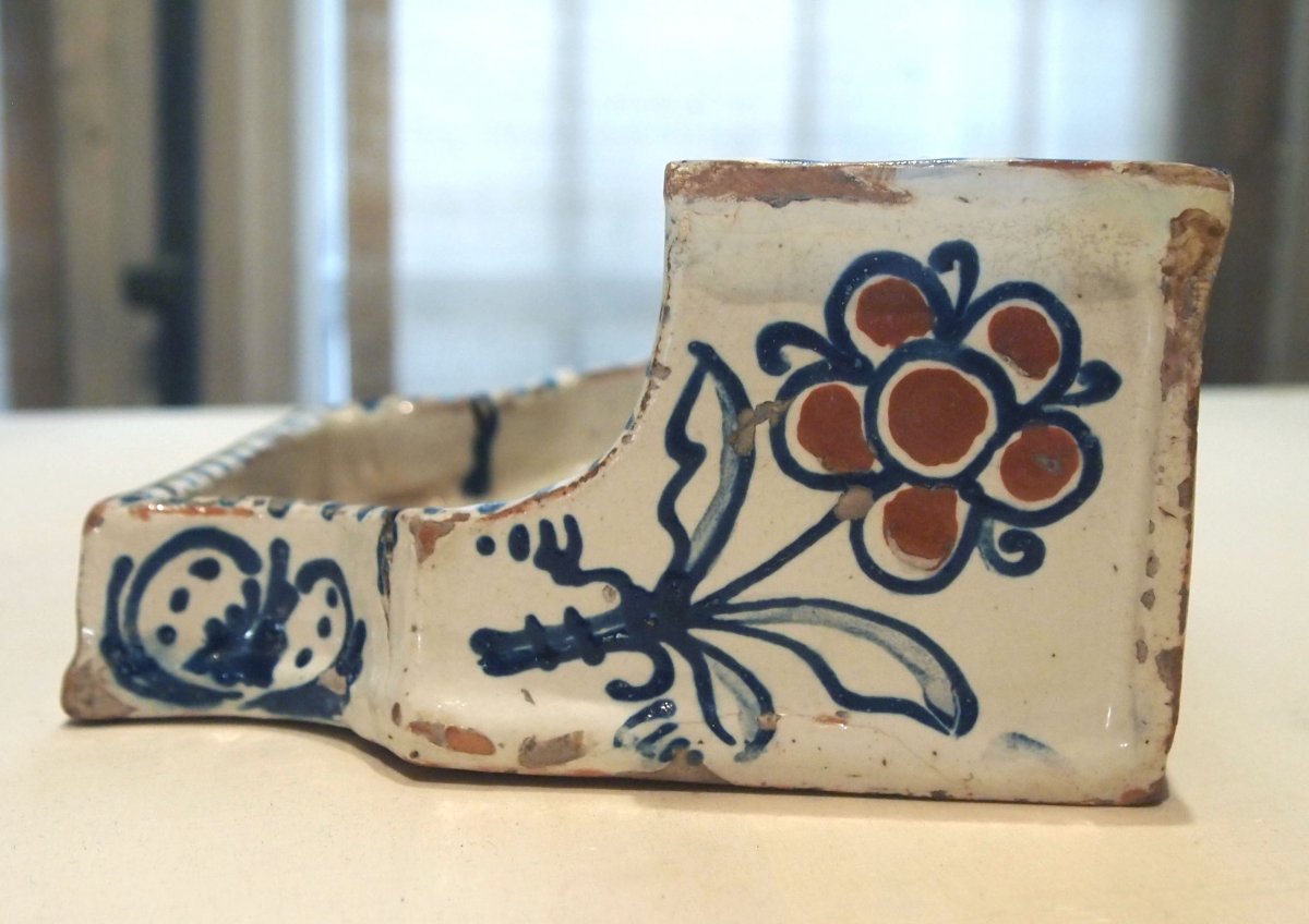 An Inkwell In Italian Faience-photo-3