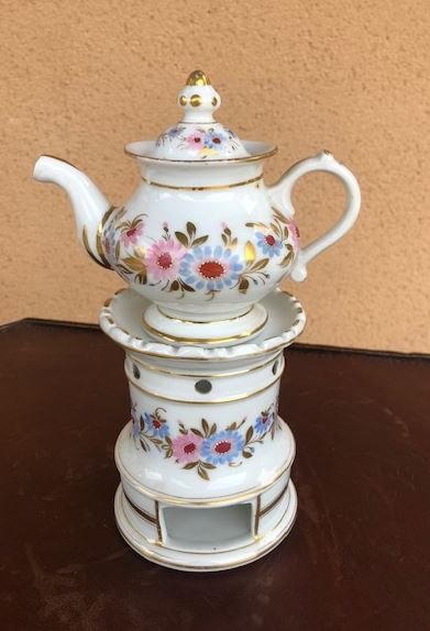 A 19th Century Porcelain Tea Maker