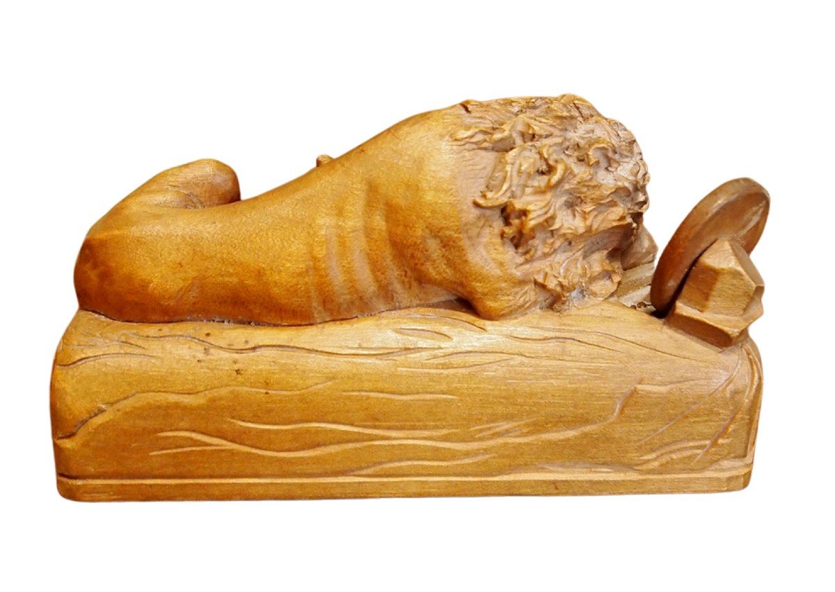 Small Wooden Sculpture, Lion With Cross-photo-2