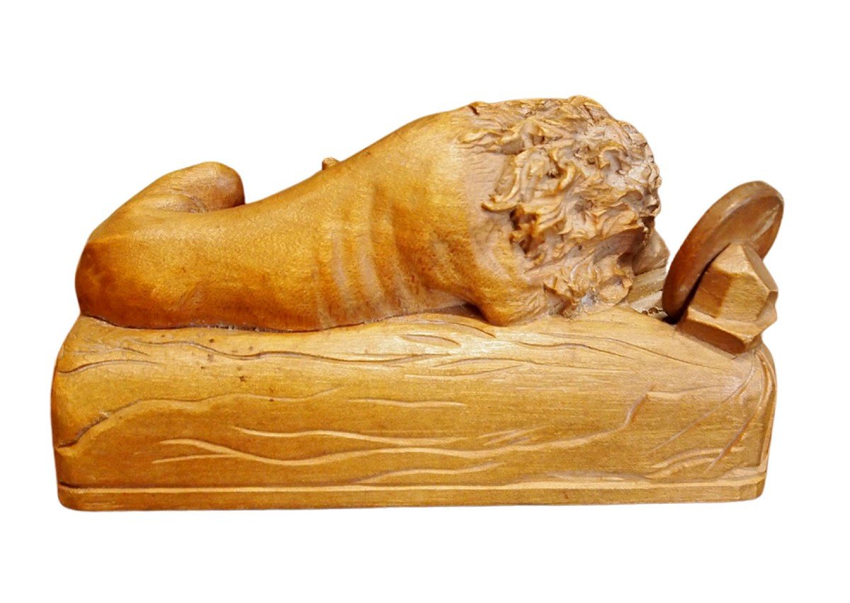 Petite Sculpture En Bois, Lion Avec Croix -photo-2