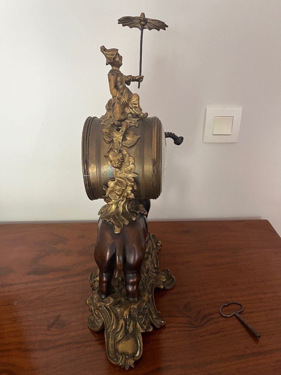 Bronze Elephant Pendulum -photo-1