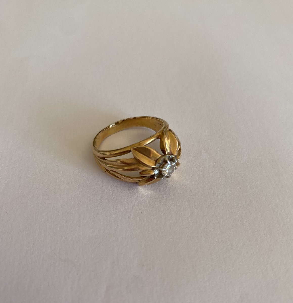 Bague en Or 18 Carats avec motif floral et diamant central-photo-3