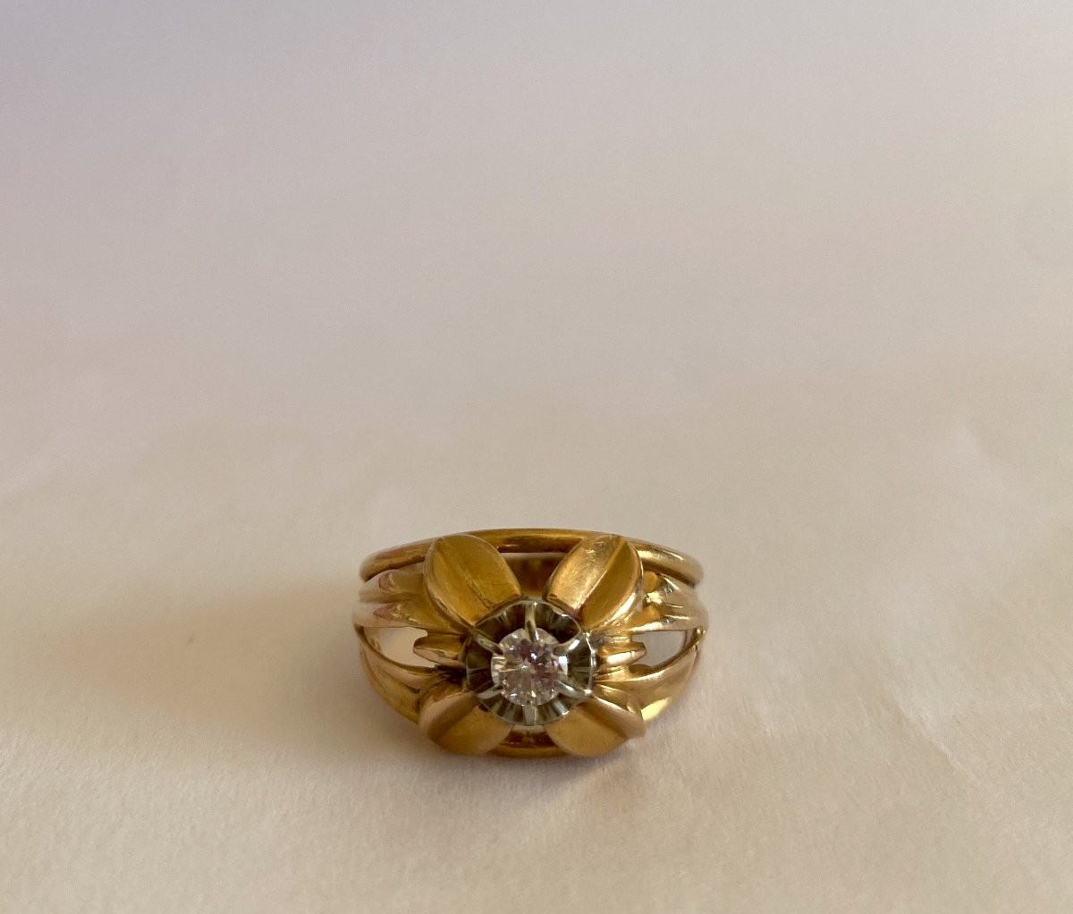 Bague en Or 18 Carats avec motif floral et diamant central-photo-2