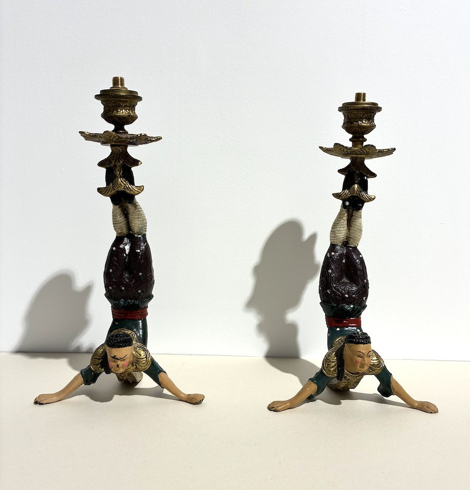 Paire de bougeoirs acrobates chinois