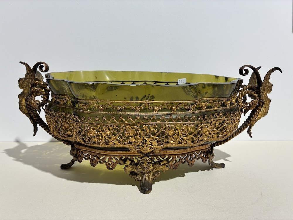 Élégante et grande jardinière en verre vert et laiton doré
