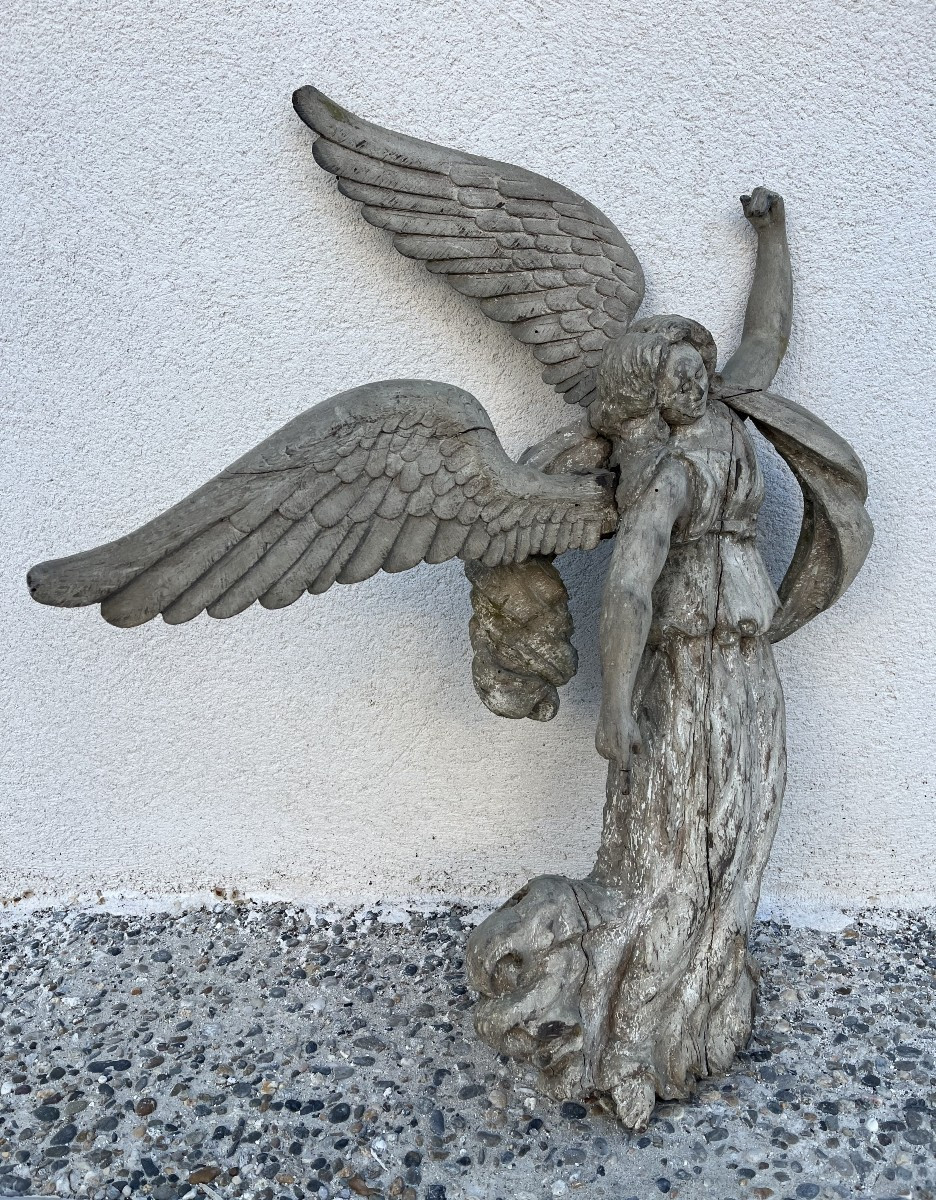Sculpture Of A Winged Angel In Carved Wood - 18thᵉ Century