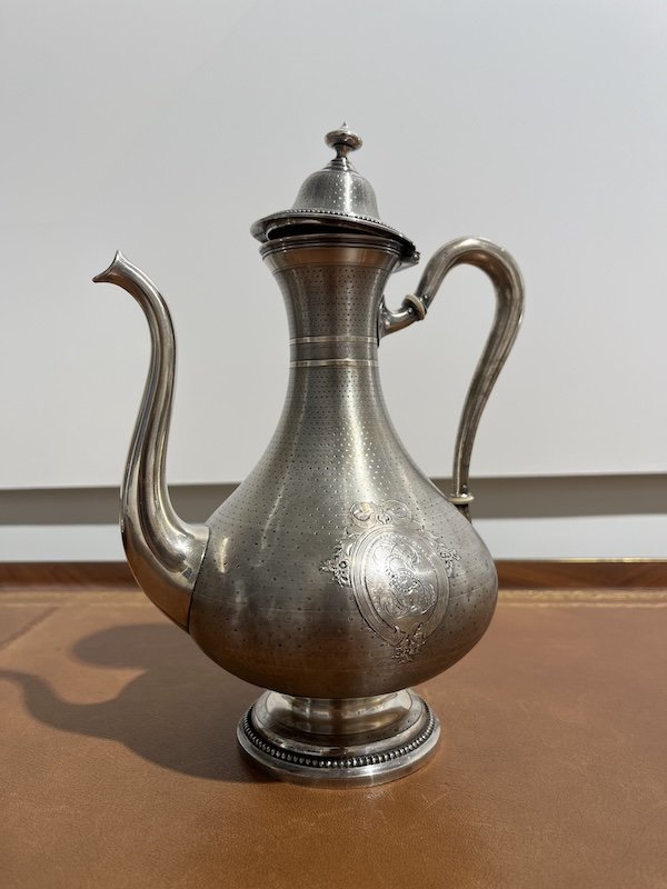 Belle cafetière ancienne en argent massif