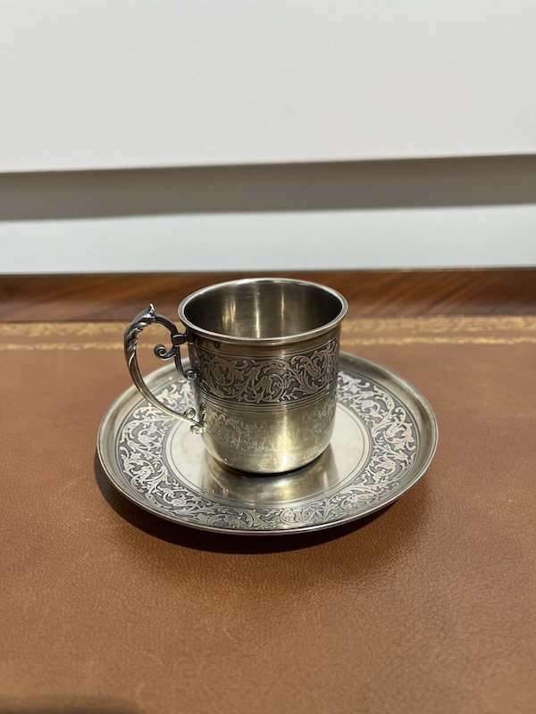 Tasse et sous-tasse en argent massif – superbe décor ciselé-photo-2