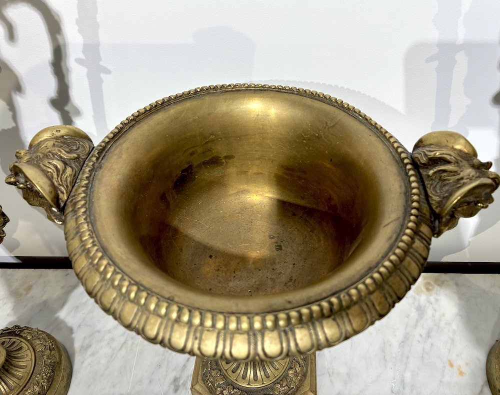 Garniture en bronze doré – Paire d’aiguières et vase -photo-2