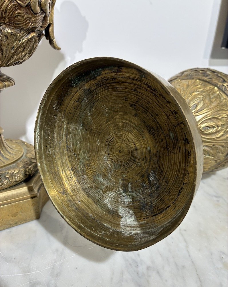 Garniture en bronze doré – Paire d’aiguières et vase -photo-4