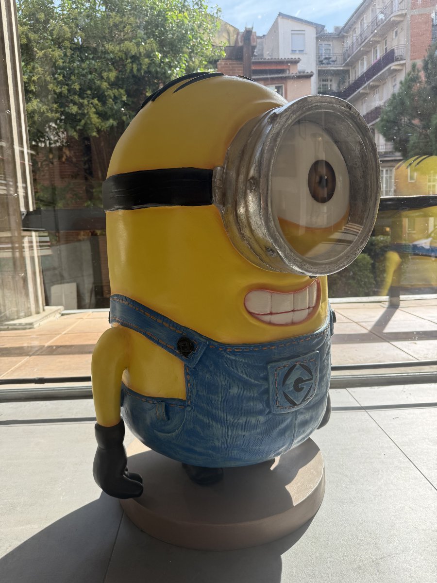 Life-size Minion Sculpture - Resin -photo-2