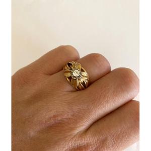 Bague en Or 18 Carats avec motif floral et diamant central