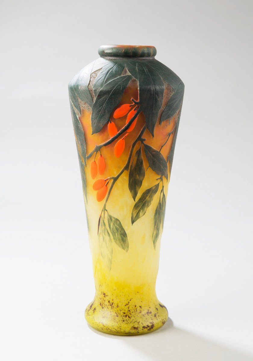 Vase With Dogwood Berries - Daum-photo-3